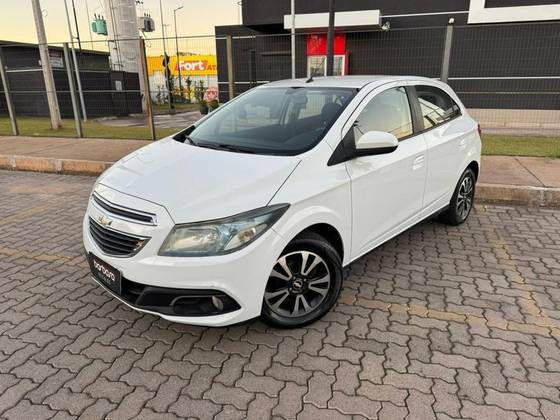 CHEVROLET ONIX 1.4 MPFI LTZ 8V FLEX 4P MANUAL CHEVROLET ONIX 1.4 MPFI LTZ 8V FLEX 4P MANUAL